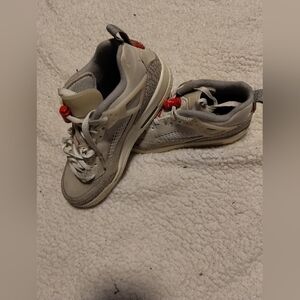 Jordan Kids Sneakers in Gray and Red